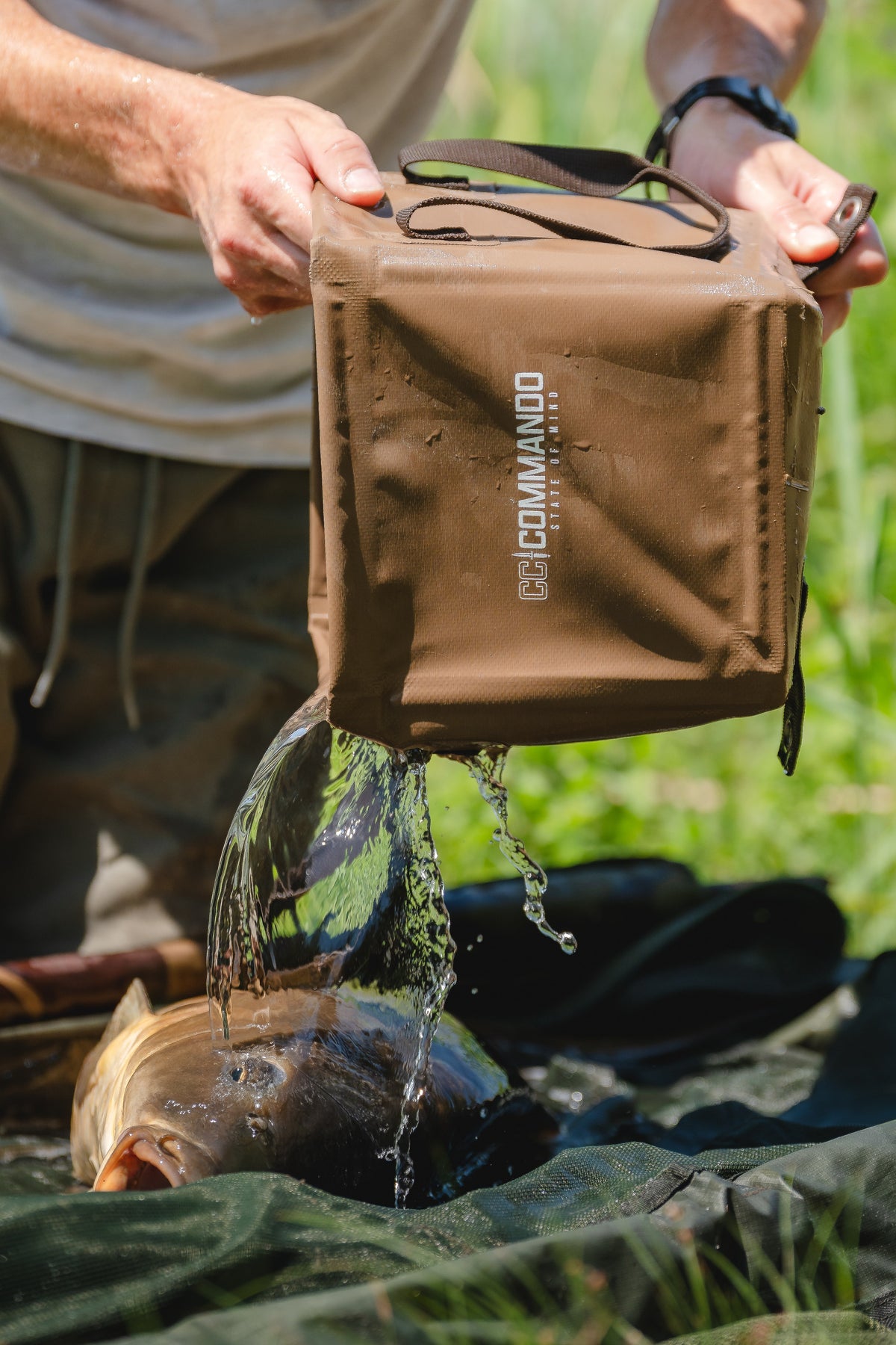 Commando Tackle 8L Collapsible Water Bucket